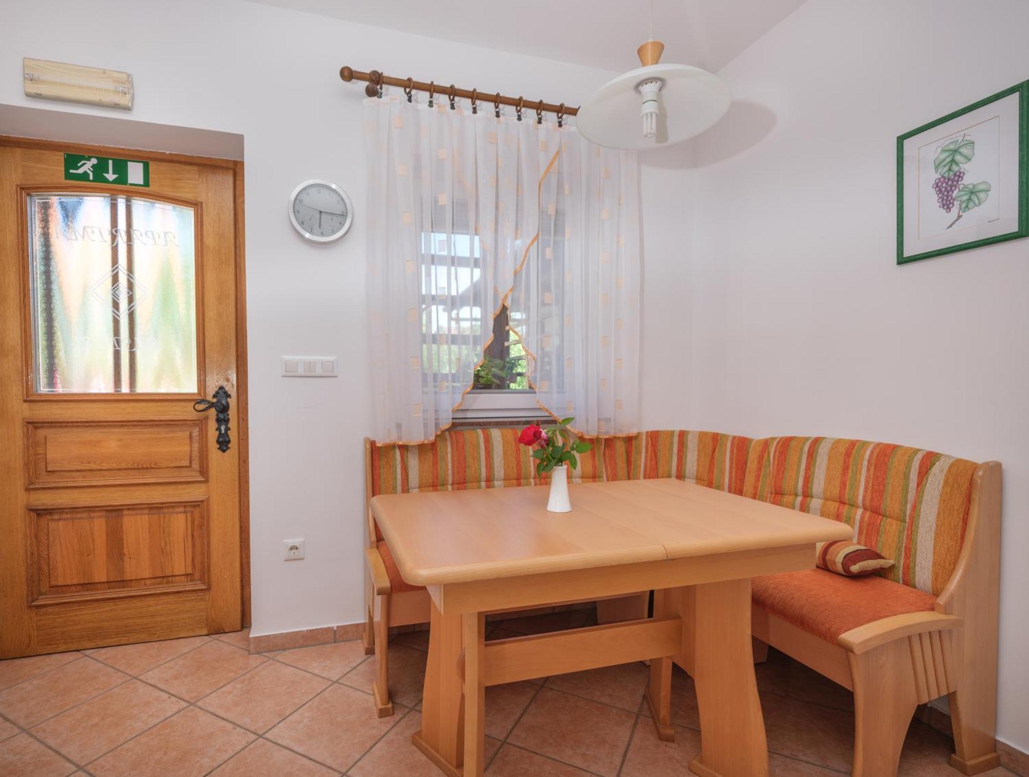 Apartments Suster Stari Trg ob Kolpi Pokoj fotografie