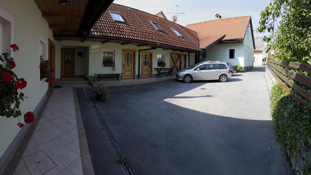 Apartments Suster Stari Trg ob Kolpi Exteriér fotografie